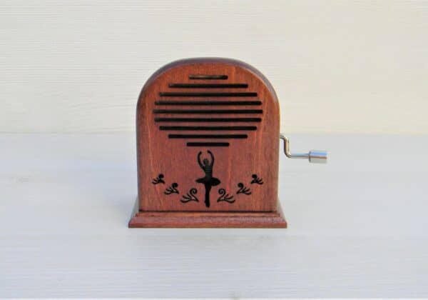 swan-lake-cutiuta-muzicala swan-lake-cutiuta-muzicala