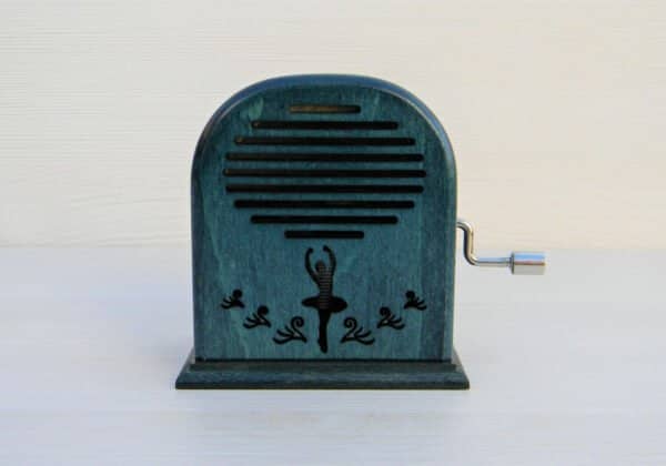 swan-lake-tchaikovsky-cutiuta-radio
