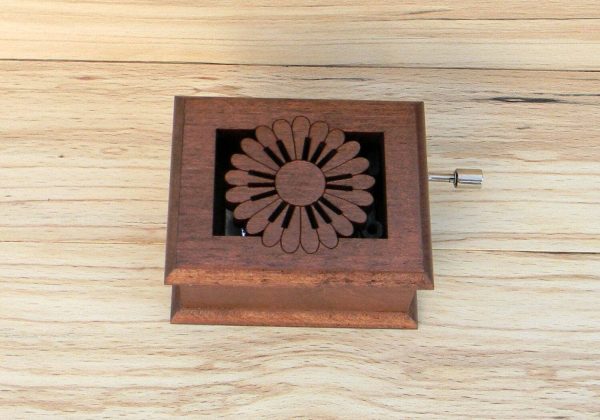 02-cutiuta-muzicala-bach-minuet 02-cutiuta-muzicala-bach-minuet