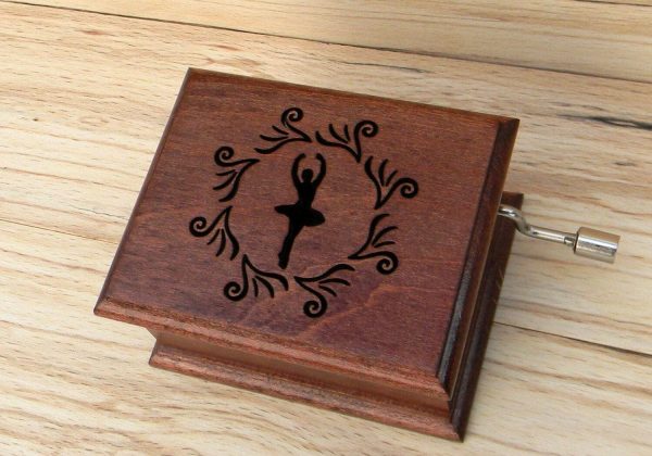 02-cutiuta-muzicala-lacul-lebedelor 02-cutiuta-muzicala-lacul-lebedelor