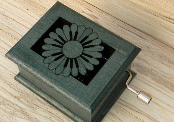 05-cutiuta-muzicala-bach-minuet3 05-cutiuta-muzicala-bach-minuet3