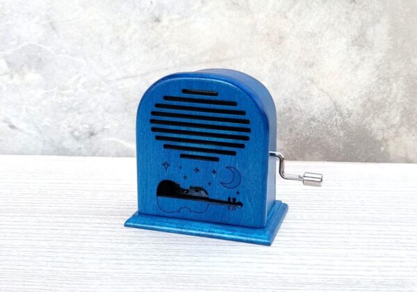 lullaby-R-kek-02 cutiuta-muzicala-lullaby-forma-radio-manivela